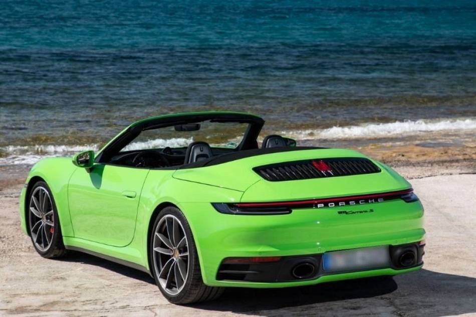 car hire Porsche 992 4s 